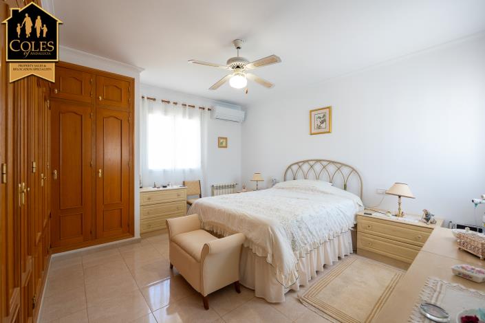 Image No.27-4 Bed Villa / Detached for sale