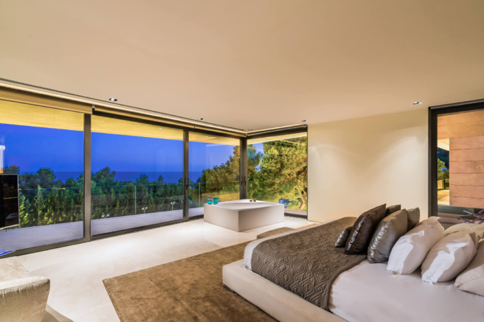 Image No.9-8 Bed House/Villa for sale