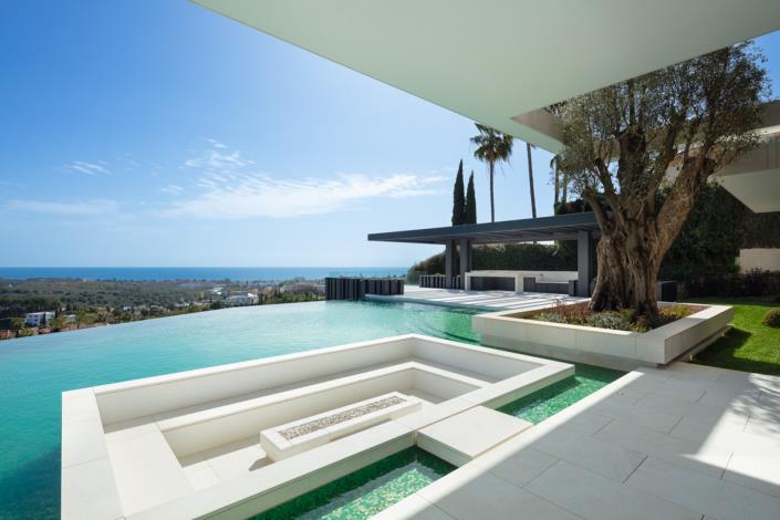 Image No.1-12 Bed Villa / Detached for sale