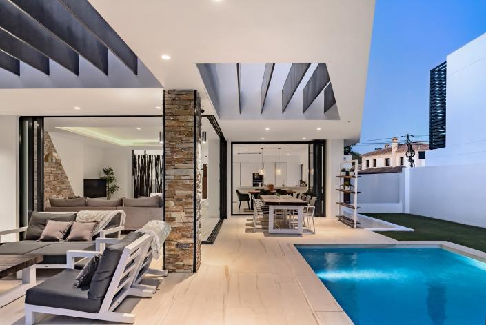 Image No.24-4 Bed Villa / Detached for sale