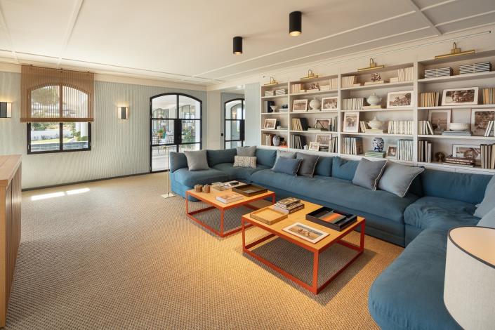 Image No.11-16 Bed Villa / Detached for sale