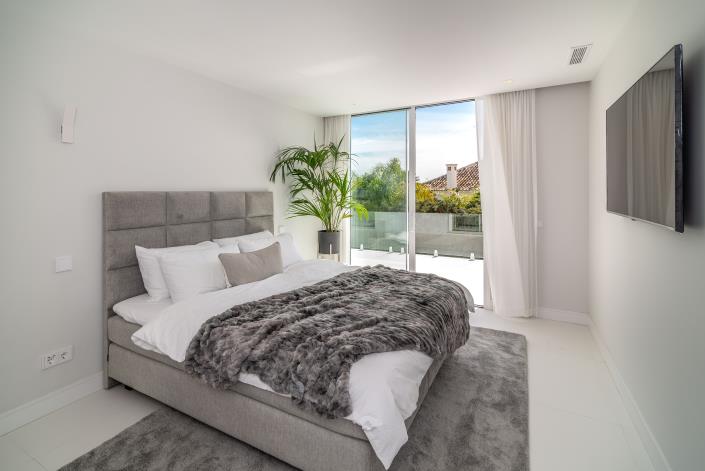 Image No.7-8 Bed Villa / Detached for sale