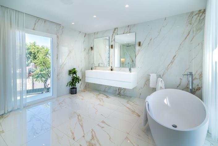 Image No.28-8 Bed Villa / Detached for sale