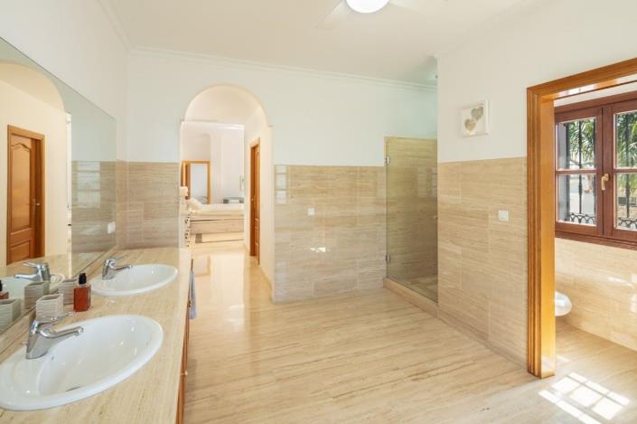 Image No.10-4 Bed Villa / Detached for sale