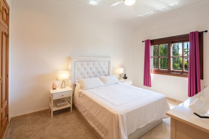 Image No.11-4 Bed Villa / Detached for sale