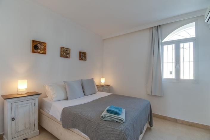 Image No.16-4 Bed Townhouse for sale