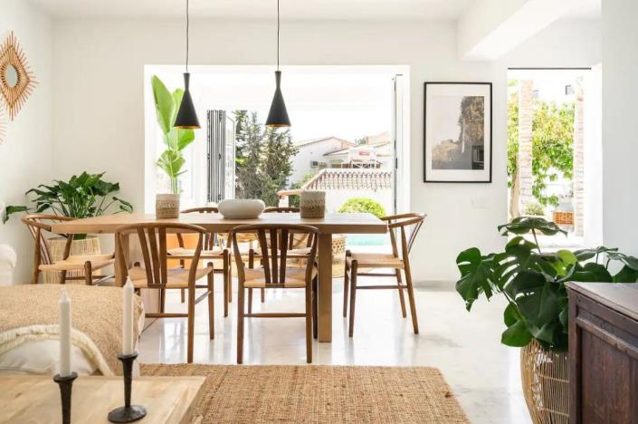 Image No.2-4 Bed Villa / Detached for sale