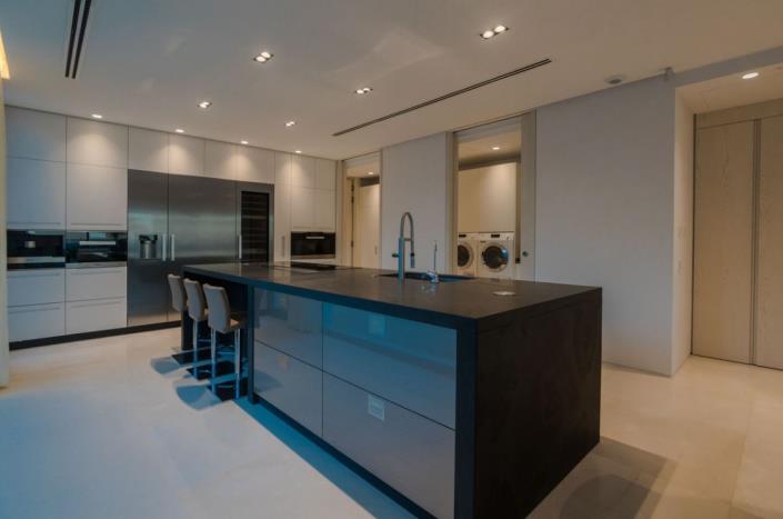 Image No.12-6 Bed Villa / Detached for sale