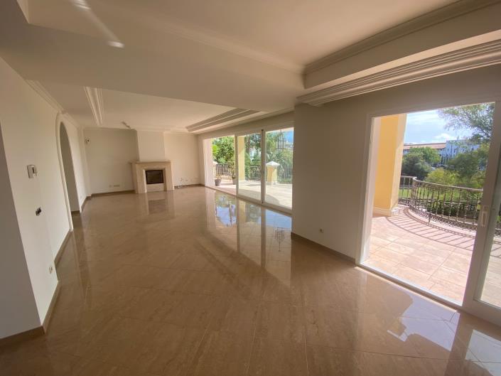 Image No.6-8 Bed Villa / Detached for sale