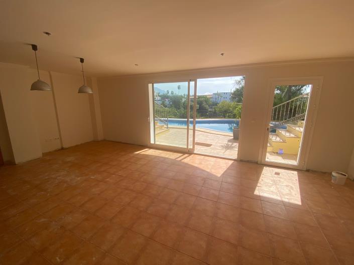 Image No.7-8 Bed Villa / Detached for sale