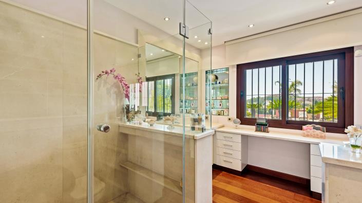 Image No.15-5 Bed Villa / Detached for sale