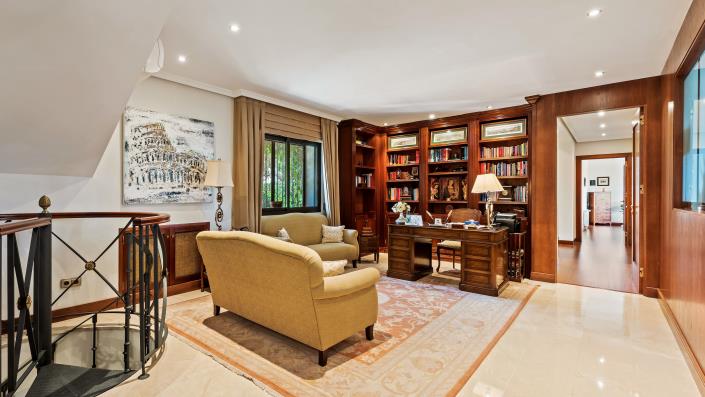 Image No.6-5 Bed Villa / Detached for sale