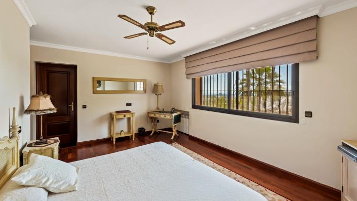 Image No.12-5 Bed Villa / Detached for sale