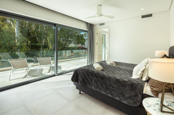 Image No.8-5 Bed Villa / Detached for sale