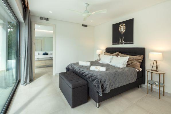 Image No.9-5 Bed Villa / Detached for sale