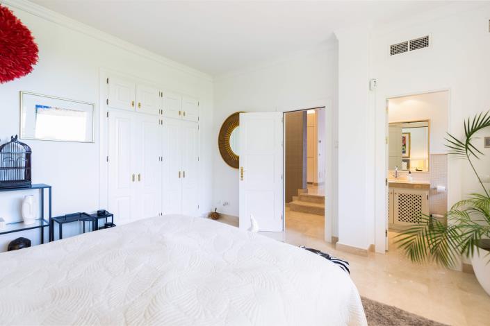 Image No.14-4 Bed Villa / Detached for sale