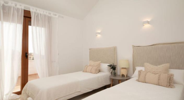 Image No.8-2 Bed Townhouse for sale