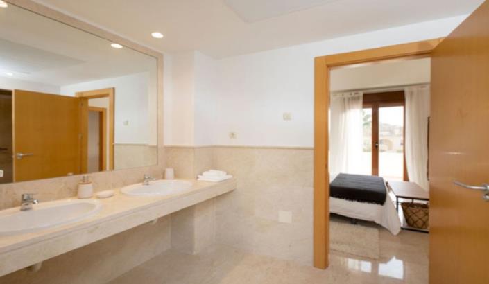 Image No.9-2 Bed Townhouse for sale