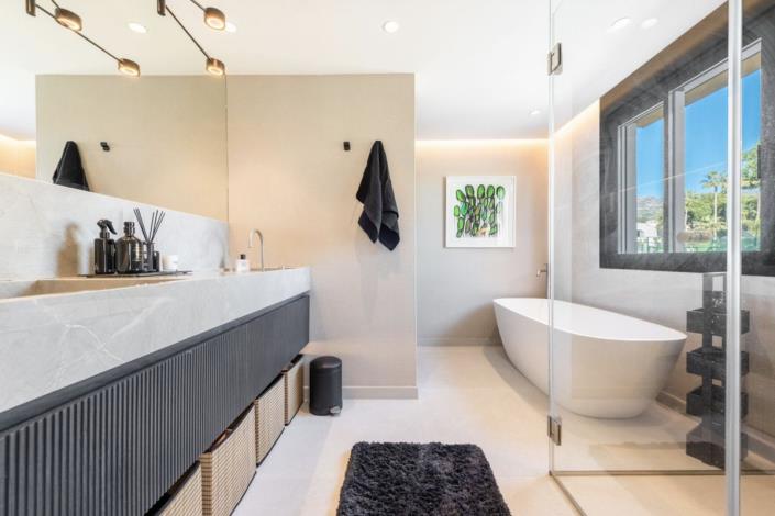 Image No.13-5 Bed Townhouse for sale