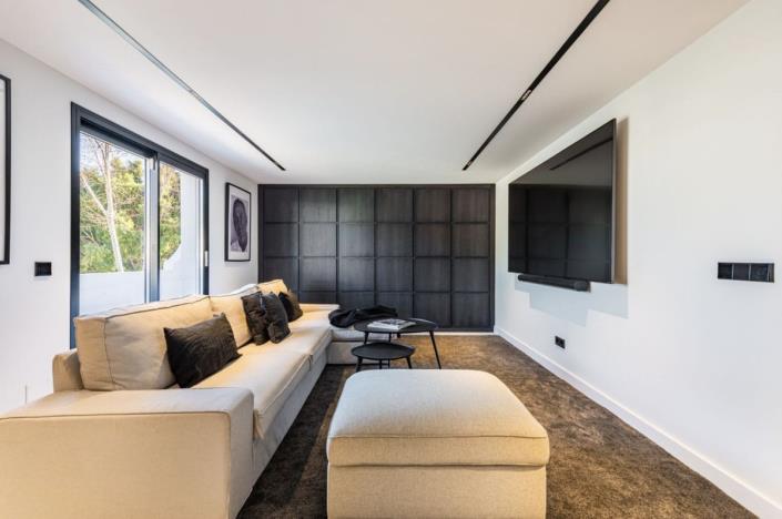 Image No.12-5 Bed Townhouse for sale