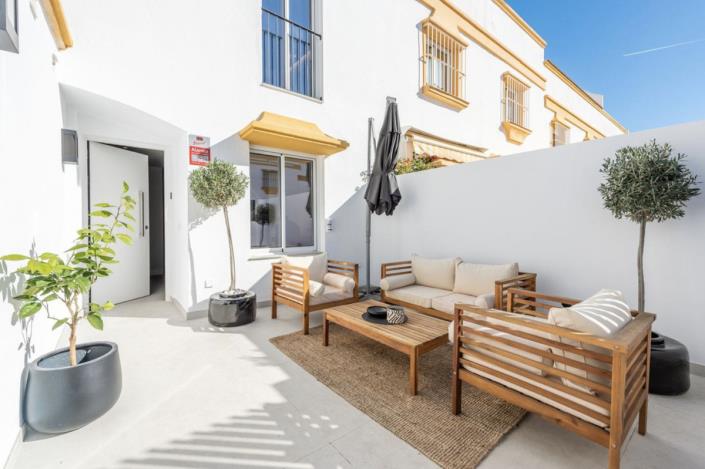 Image No.16-5 Bed Townhouse for sale