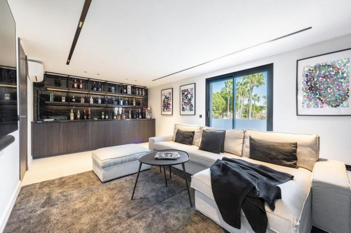 Image No.17-5 Bed Townhouse for sale