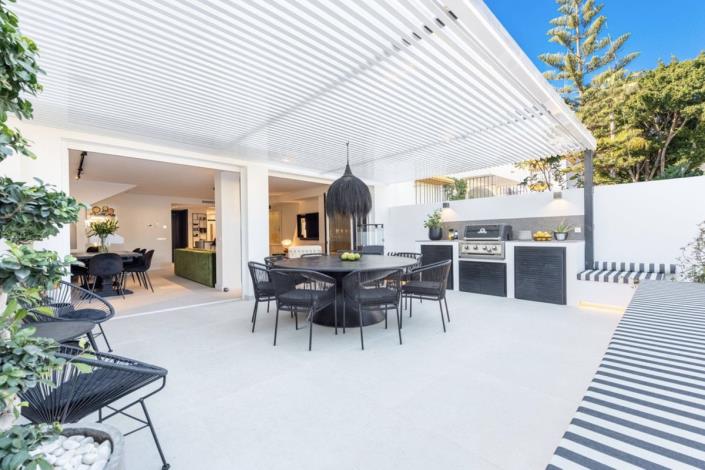 Image No.8-5 Bed Townhouse for sale