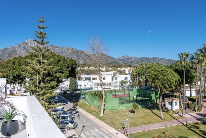 Image No.18-5 Bed Townhouse for sale