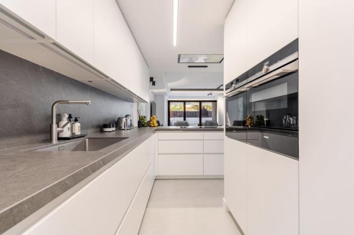 Image No.26-5 Bed Townhouse for sale