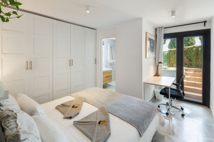 Image No.18-3 Bed Townhouse for sale