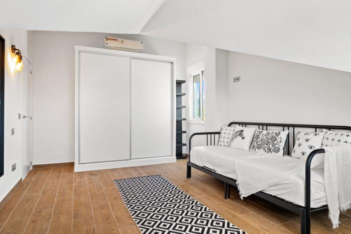 Image No.25-3 Bed Penthouse for sale