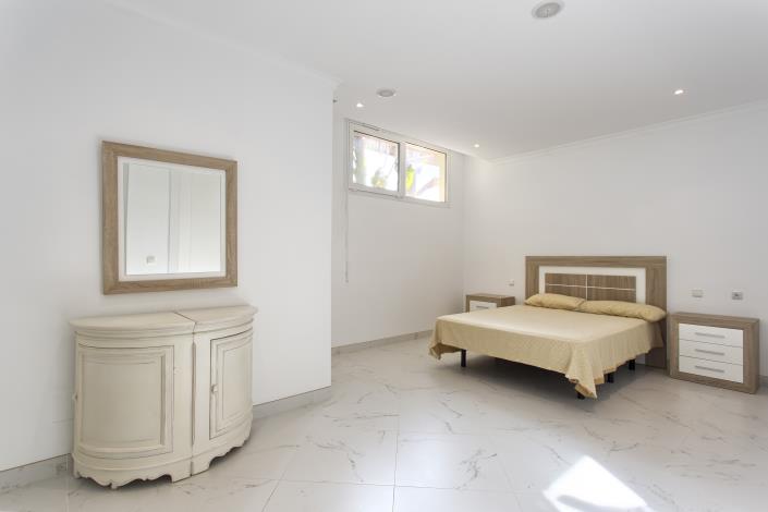 Image No.49-8 Bed Villa for sale