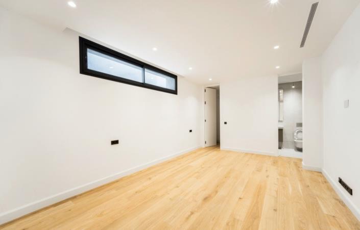 Image No.17-Villa for sale