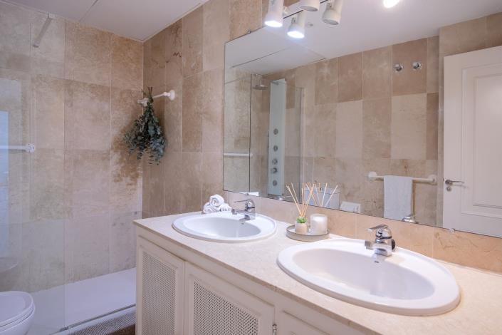 Image No.26-3 Bed Townhouse for sale