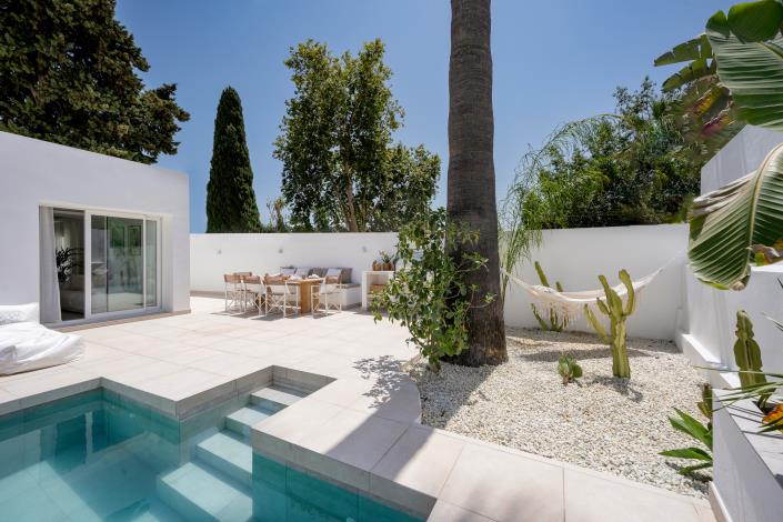Image No.1-4 Bed Villa / Detached for sale
