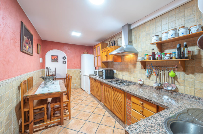 Image No.8-5 Bed Townhouse for sale