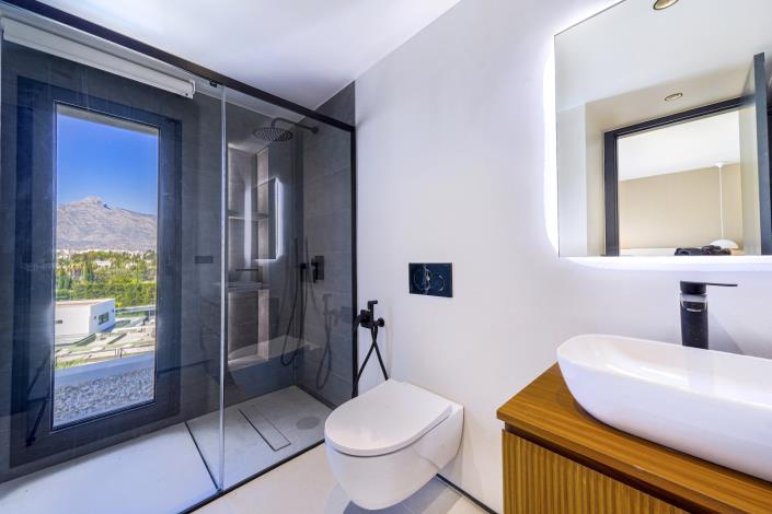 Image No.17-5 Bed Villa for sale