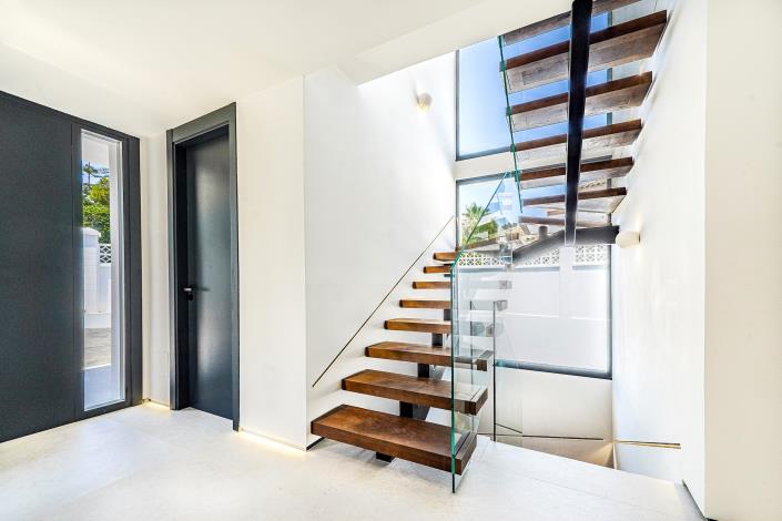 Image No.14-5 Bed Villa for sale