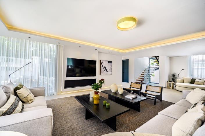 Image No.9-5 Bed Villa for sale