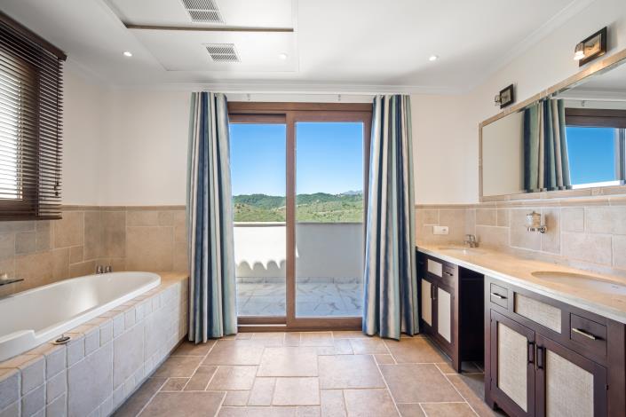 Image No.15-6 Bed Villa for sale