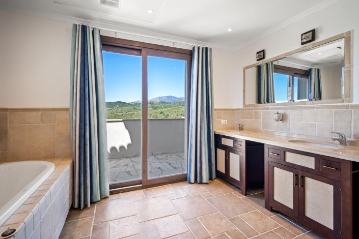 Image No.17-6 Bed Villa for sale