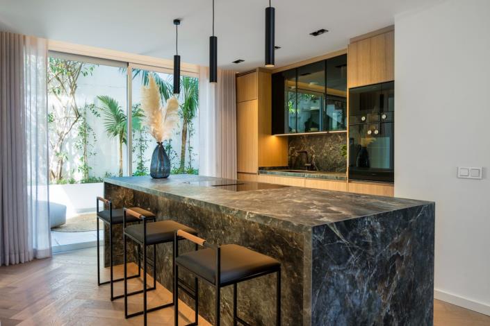 Image No.18-3 Bed Townhouse for sale