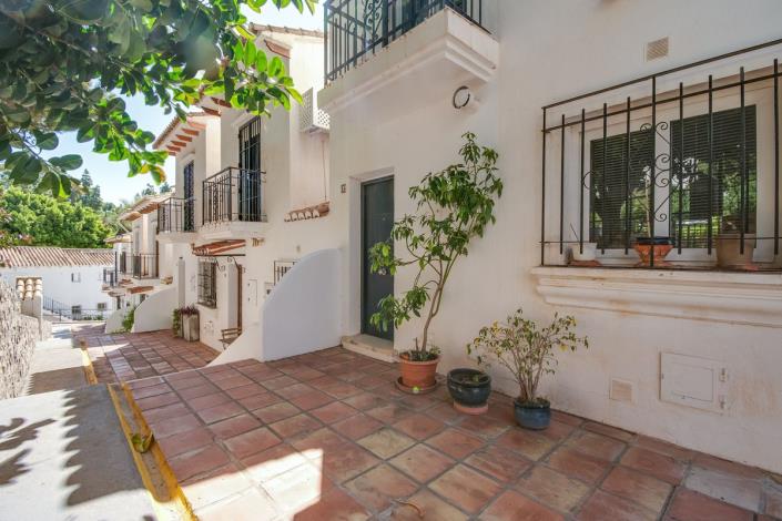 Image No.25-2 Bed Townhouse for sale