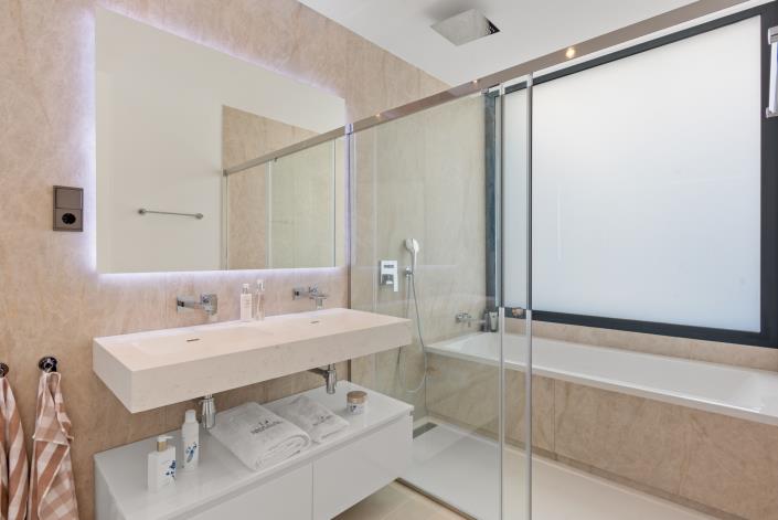 Image No.12-5 Bed Semi-Detached for sale