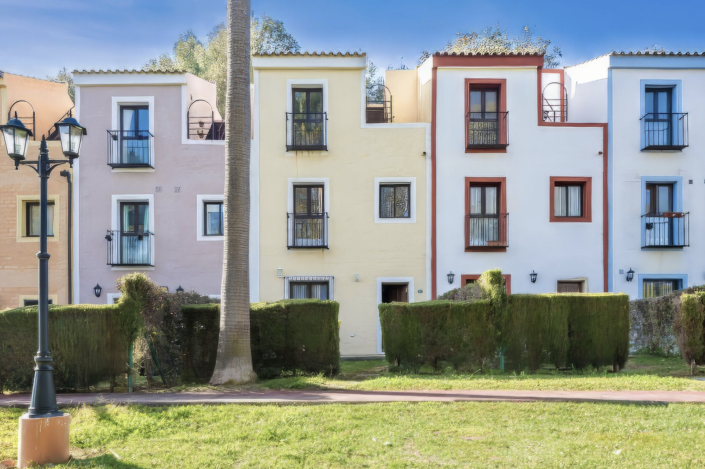 Image No.1-3 Bed Townhouse for sale