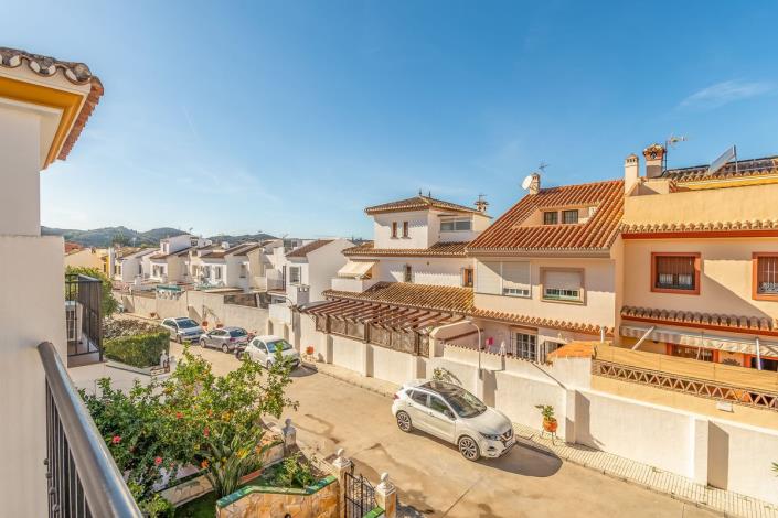 Image No.23-3 Bed Townhouse for sale