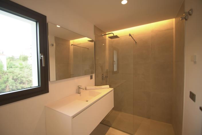 Image No.25-5 Bed Villa for sale