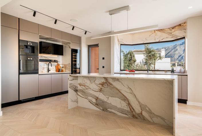 Image No.4-4 Bed Apartment for sale