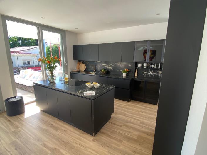 Image No.17-5 Bed Villa for sale