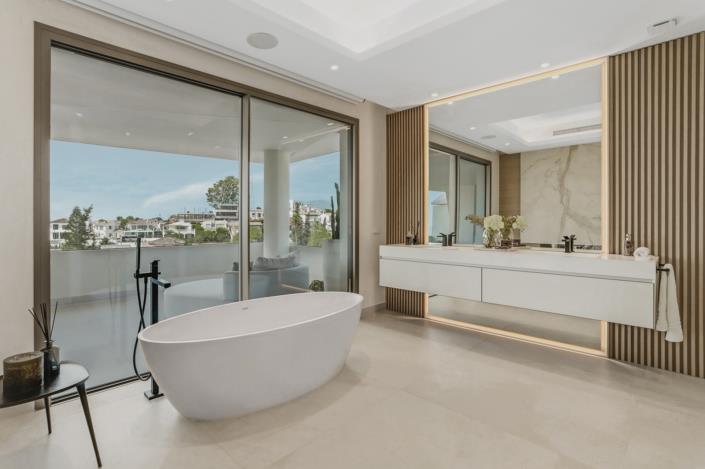 Image No.16-4 Bed Semi-Detached for sale